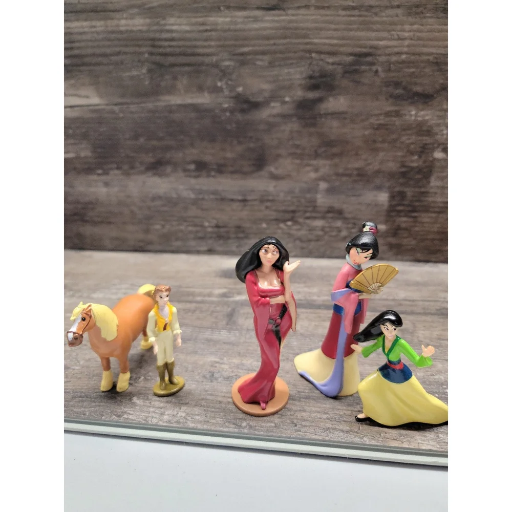 Lot of Disney Princess Figures.